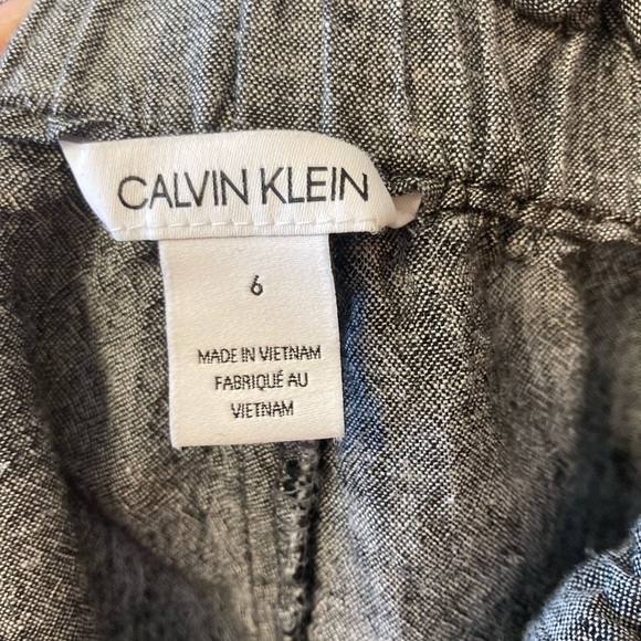 Calvin Klein linen blend elastic waist shorts - Picture 3 of 4